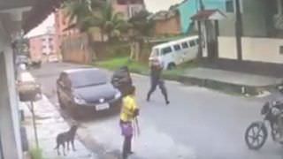 PM surpreende bandido que roubava mulher em Manaus; Veja