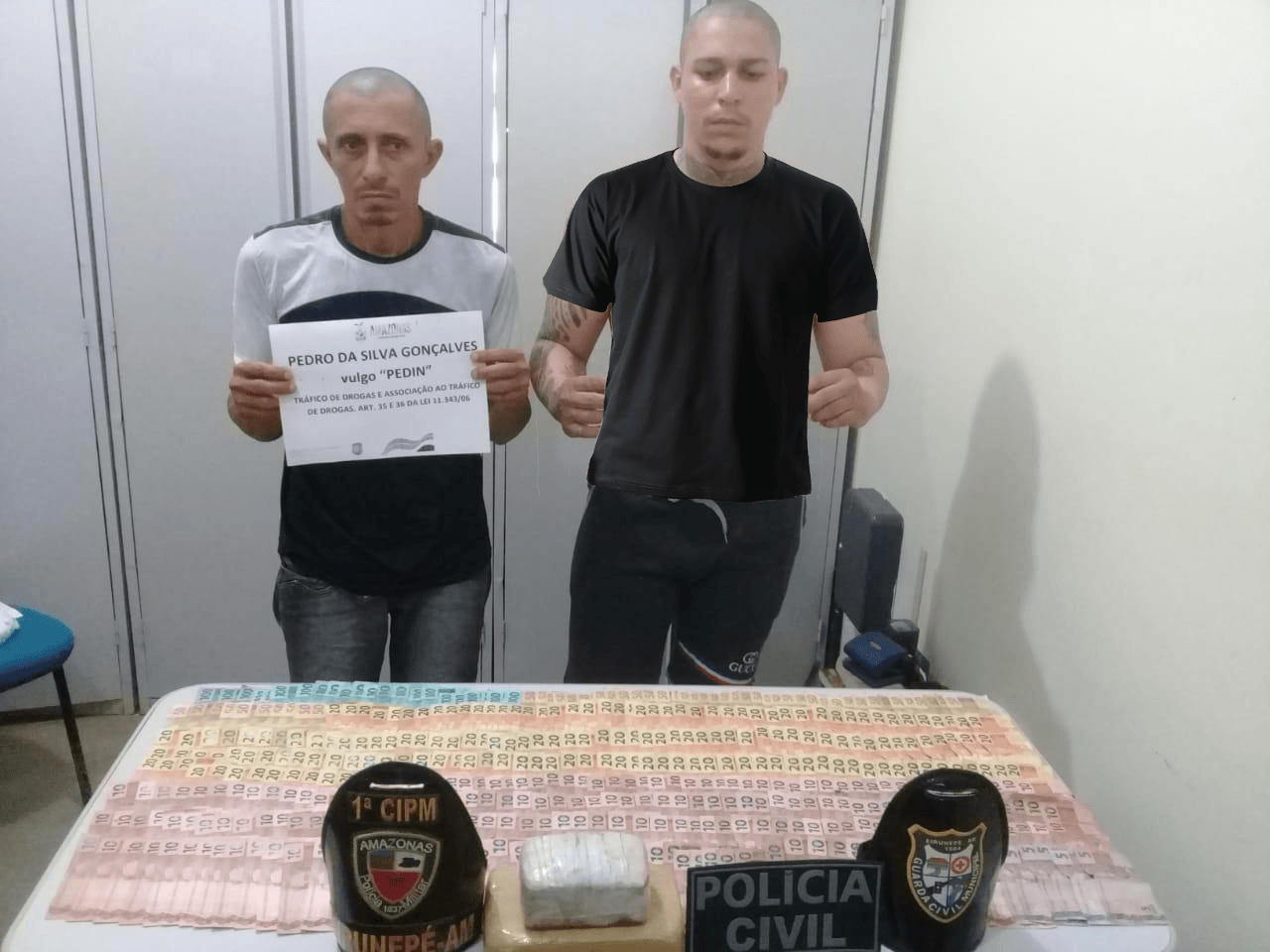 Pai e filho são presos com 1 kg de drogas no interior do Amazonas