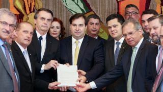 Bolsonaro oferece R$ 40 milhões a cada deputado para comprar voto pró-reforma