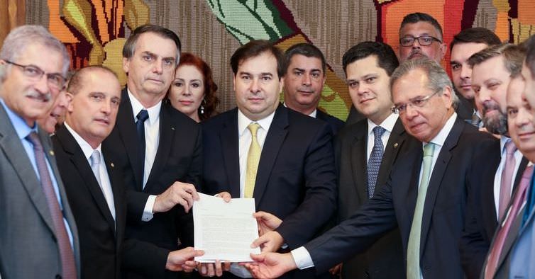 Bolsonaro oferece R$ 40 milhões a cada deputado para comprar voto pró-reforma
