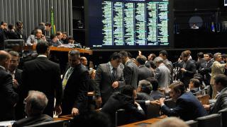 Propostas de Jair Bolsonaro emperram na Câmara