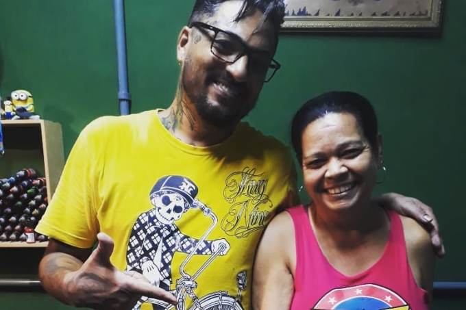 Dona de casa decide cobrir tatuagem de pênis gigante: ‘Preciso trabalhar’