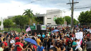 Professores do Amazonas recebem apoio nacional para greve