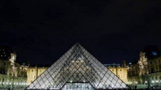 Louvre se associa a Airbnb, faz concurso e oferece uma noite no museu