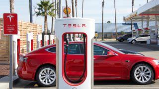 Ações da Tesla despencam após queda na entrega de veículos