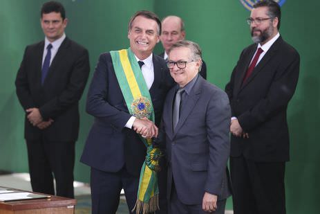 Permanência de Vélez no MEC será definida nesta segunda, diz Bolsonaro