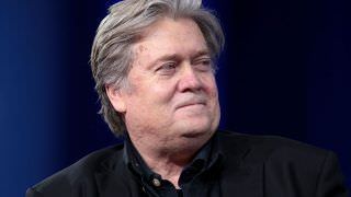 Mourão deveria renunciar e ir para a oposição, diz Steve Bannon