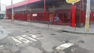 Homem é perseguido por carro e assassinado a tiros em Manaus
