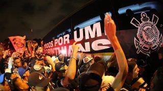 Corinthians ameaça não jogar final se ônibus do time for apedrejado