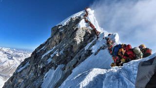 Sobe para dez número de alpinistas mortos no monte Everest