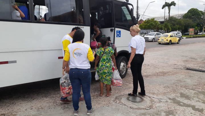 Prefeitura de Manaus realiza ação social com indígenas venezuelanos