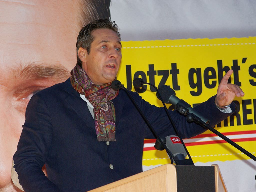 Vice-premiê da Áustria renuncia após escândalo de corrupção