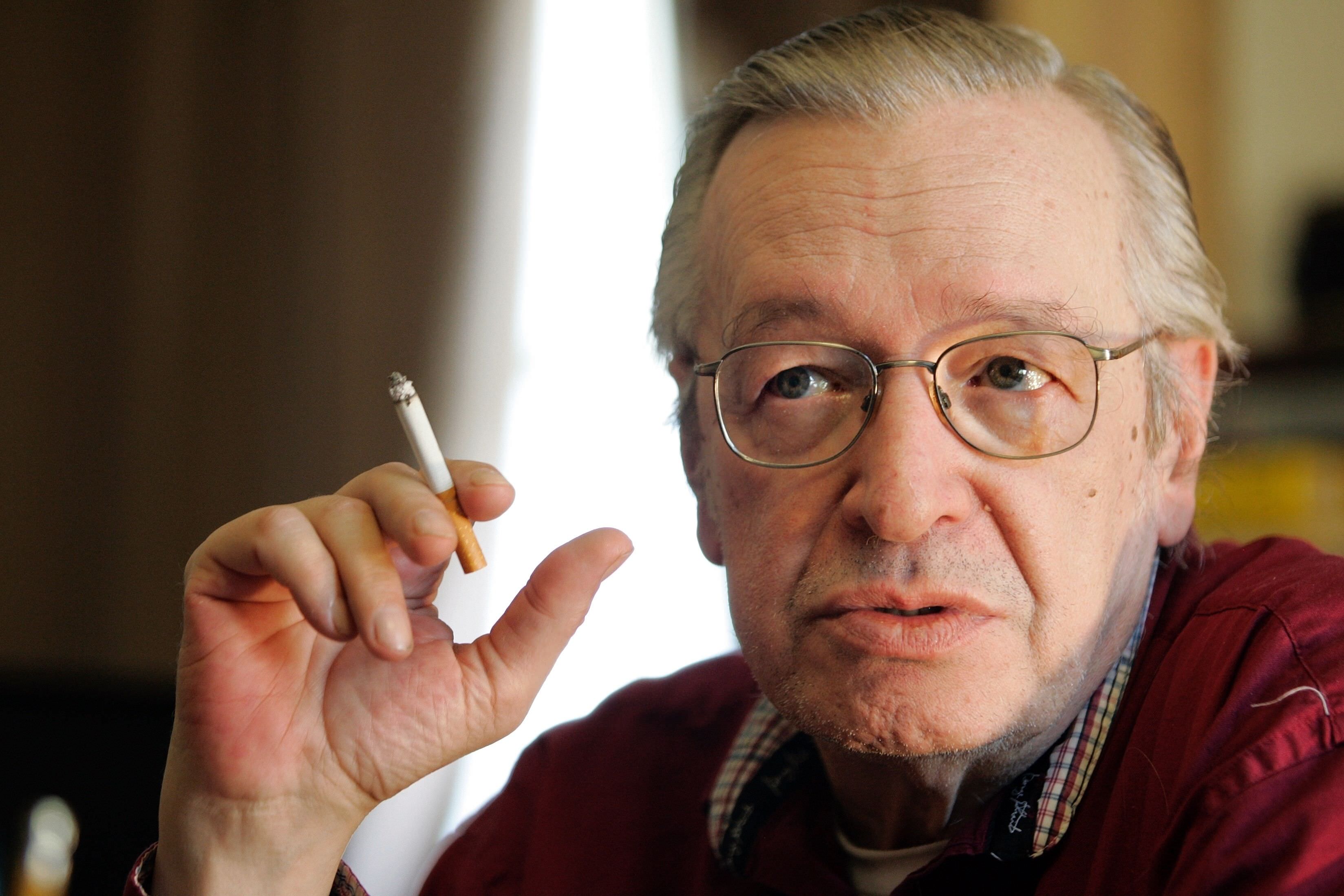 Em vídeo, Olavo de Carvalho ataca Bolsonaro e diz que derruba o governo