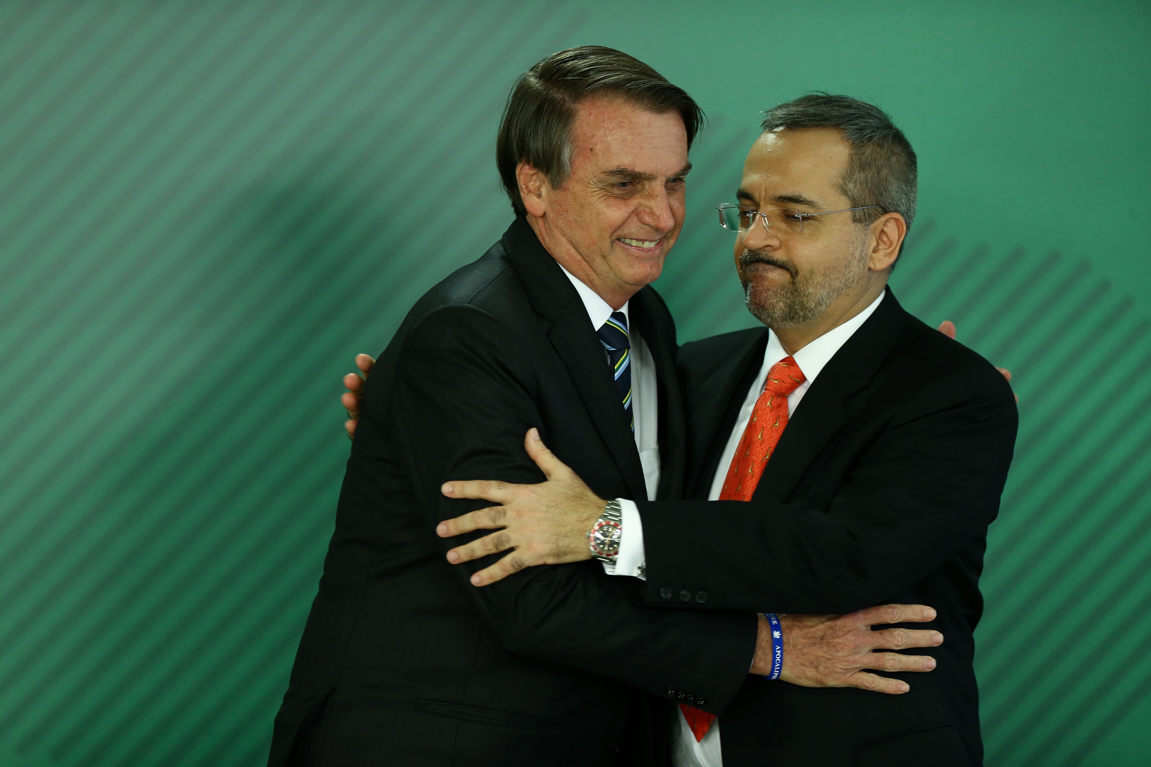Bolsonaro autoriza Weintraub a escolher reitores de federais na pandemia
