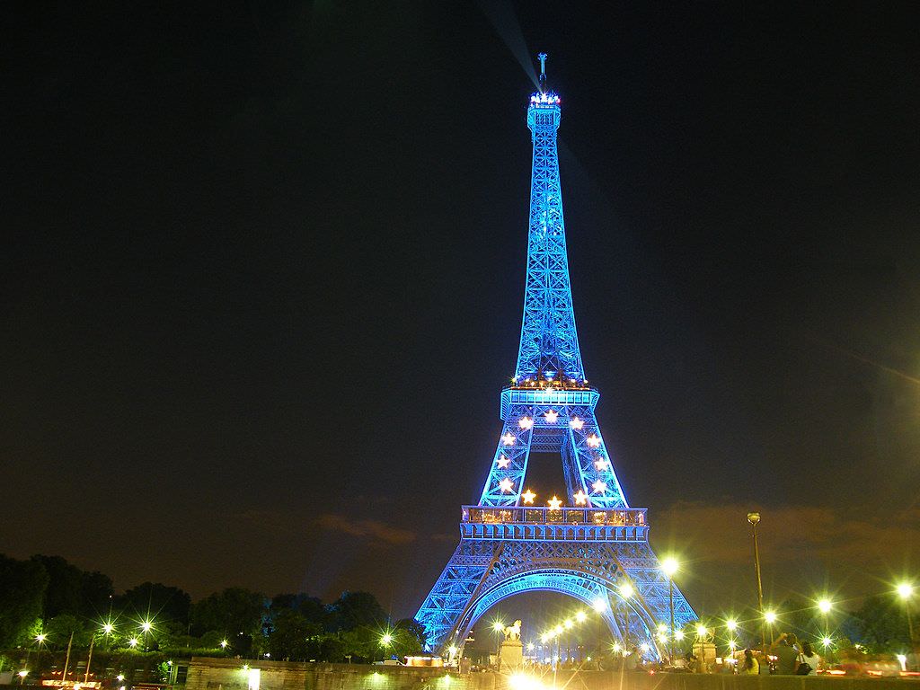 Celebrada aos 130, Torre Eiffel foi construída em meio a polêmica