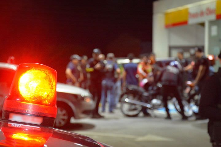 Em Coari, PM prende cinco pessoas e apreende adolescentes