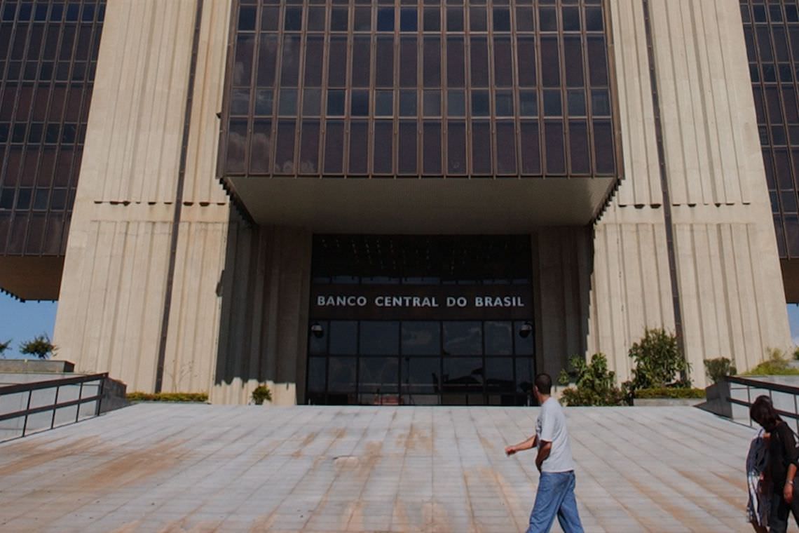 Processo de recuperação gradual da economia foi interrompido, diz BC