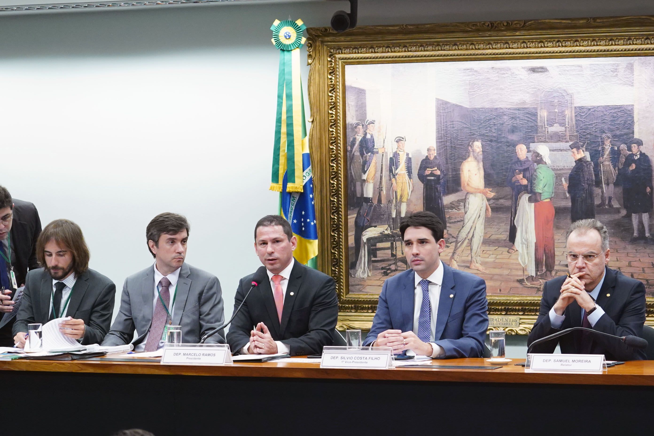 Aposentadoria de policiais e professores entra em discussão na Câmara