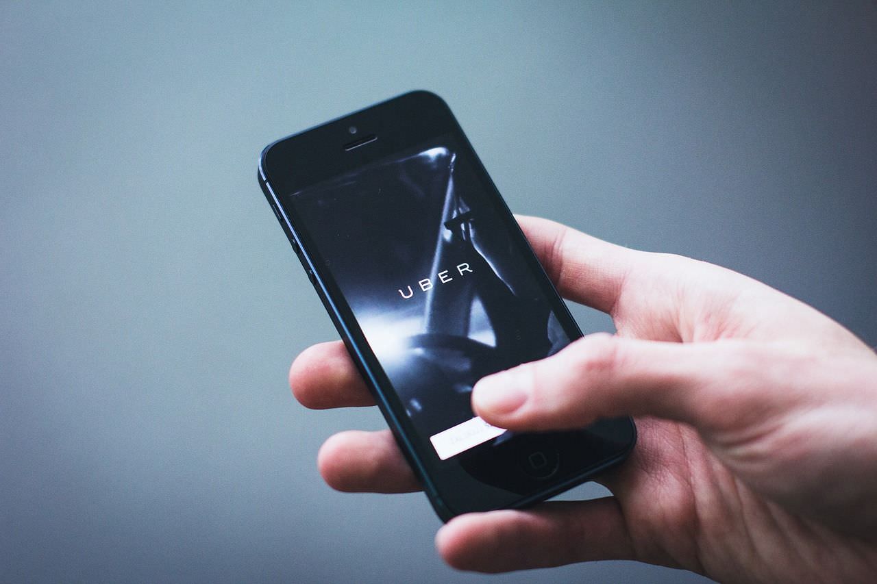 Alta da gasolina faz motorista de Uber no Brasil aderir a greve global