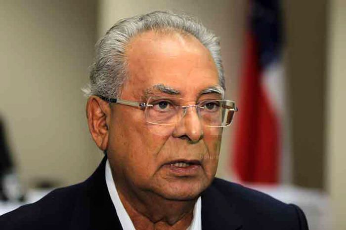 Juiz cassa pensão vitalícia de R$ 35 mil de Amazonino Mendes