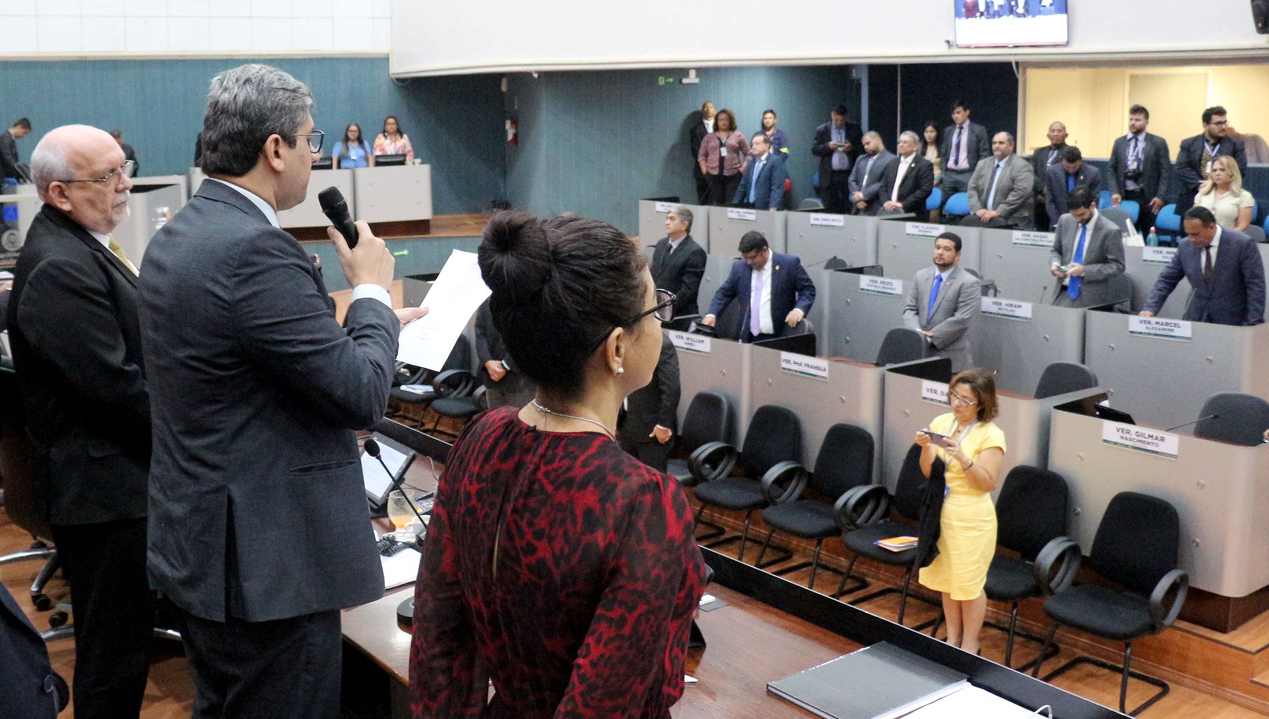 PL com reajuste de 6% a servidores da Semsa começa a tramitar na CMM