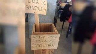 Estudantes portugueses oferecem pedras grátis para atirar em brasileiros