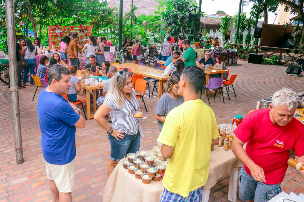 Feira da FAS reúne gastronomia e artesanato em Manaus