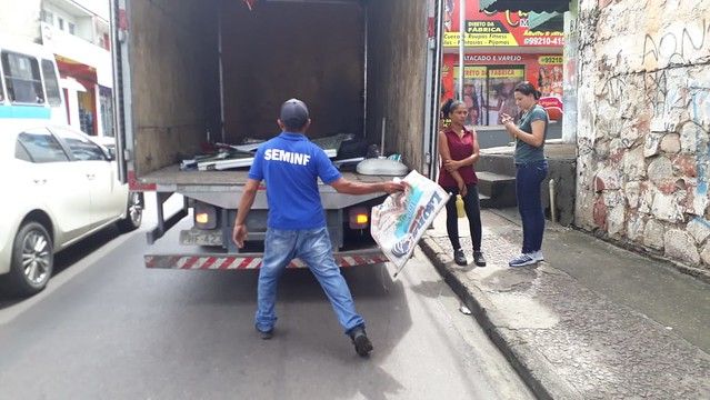 Mais de 170 placas publicitárias são retiradas de locais inadequados