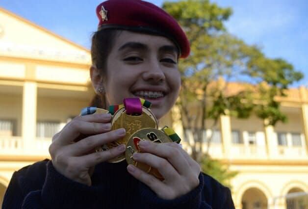 Brasileira de 17 anos leva o ouro em Olimpíada Europeia de Matemática
