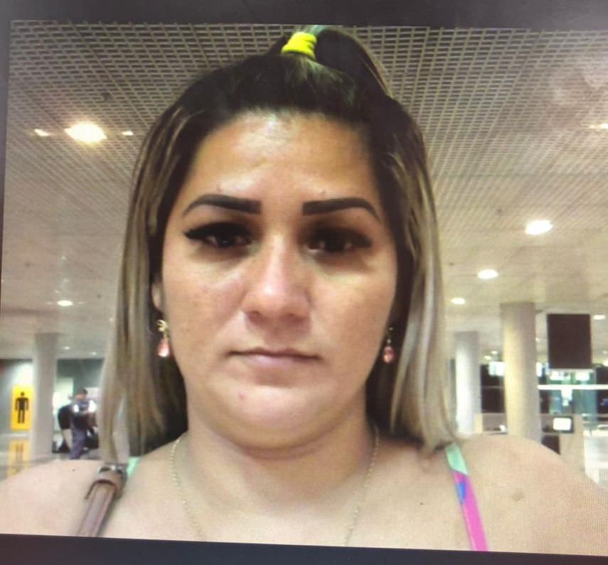 Polícia divulga foto de mulher que usou documento falso para alugar carro