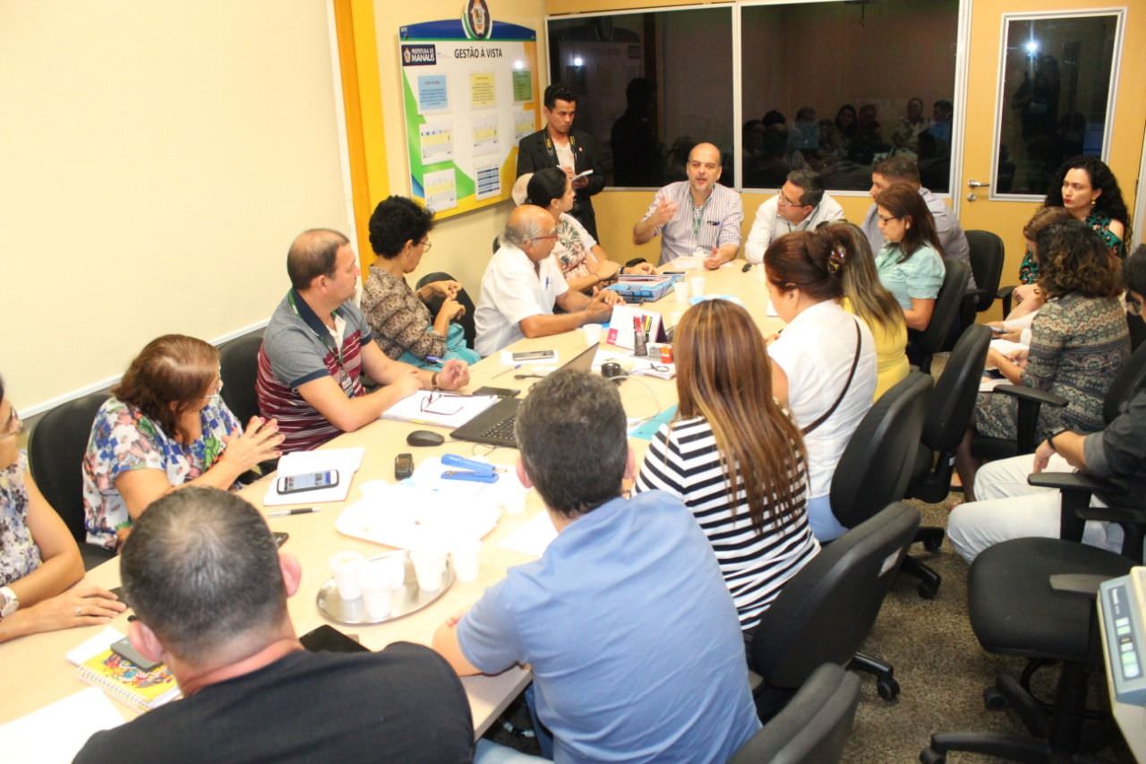 Prefeito anuncia cumprimento da data-base de trabalhadores da Saúde