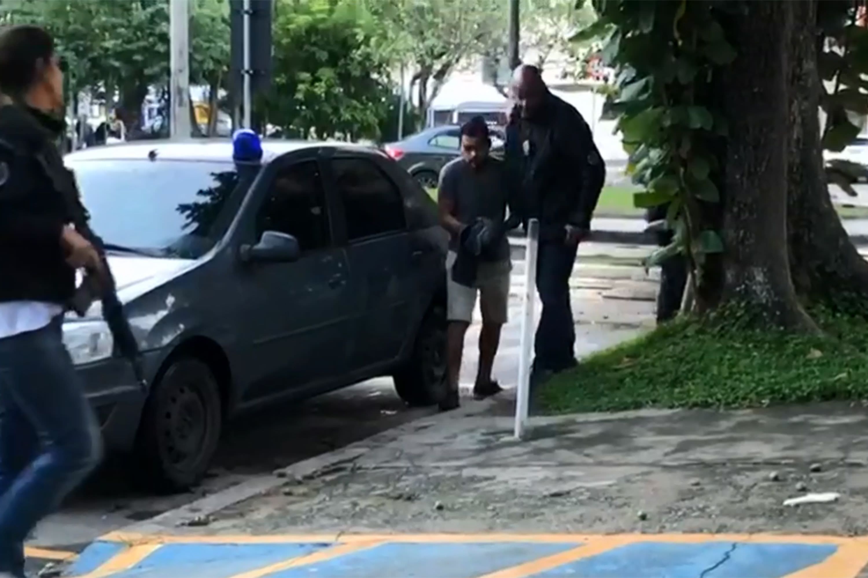 Foragido em caso de desabamento no RJ se entrega à polícia