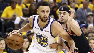 Curry brilha e Warriors vencem Trail Blazers em 1º jogo da final do Oeste