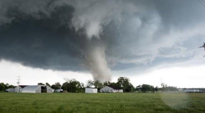 Tornados deixam morto, feridos e milhões sem energia nos EUA