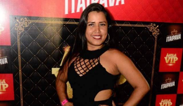 Jovem é morta a tiros no portão de casa enquanto saía com namorado