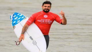 Brasileiros superam repescagem e avançam em etapa de surfe