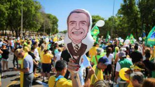 Manifestações nas ruas a favor de Bolsonaro testam apoio ao Planalto