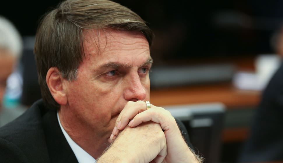 Rosa Weber pede que Bolsonaro explique sobre decreto de porte de armas