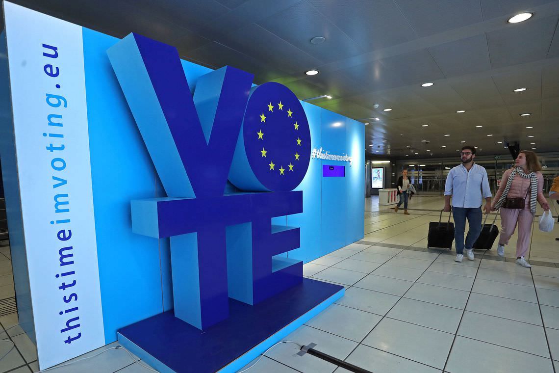 Eleições na UE: Holanda e Reino Unido já votaram