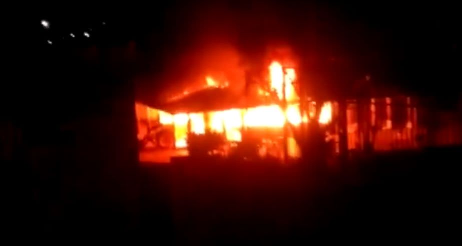 Ex-funcionários colocam fogo em clube por falta de pagamento após demissão