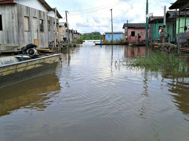 Cheia já afeta 56 municípios do AM; 28 estão em estado de emergência