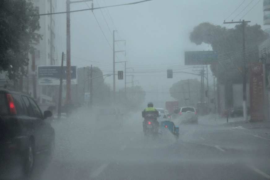 Cemaden alerta para chuva forte em Manaus neste domingo com risco de deslizamentos