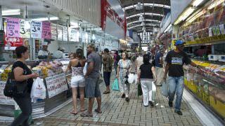 Governo do AM desmente boatos sobre fechamento de supermercados