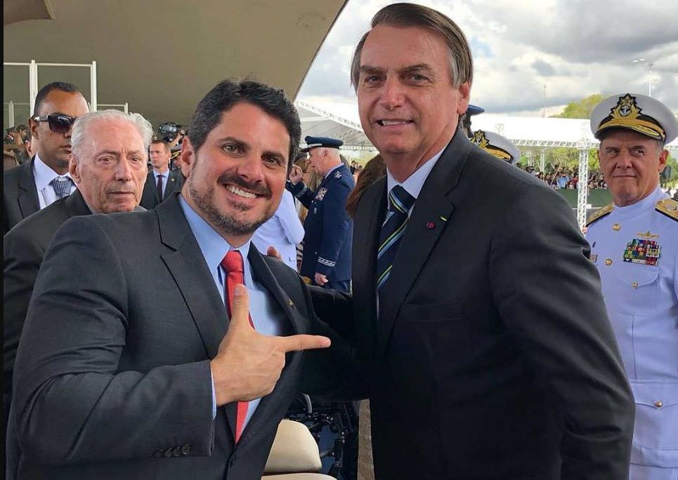 Relator apresenta parecer favorável ao decreto das armas de Bolsonaro