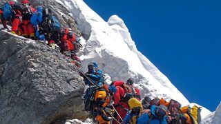 Nepal vai adotar novas regras após mortes no Everest