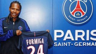 Aos 41 anos, brasileira Formiga renova contrato com o PSG