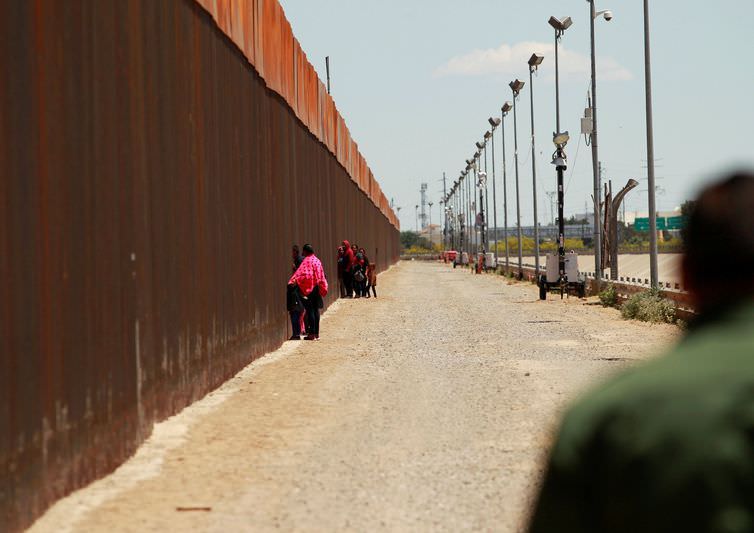 Trump ameaça México com tarifas por imigração, diz jornal