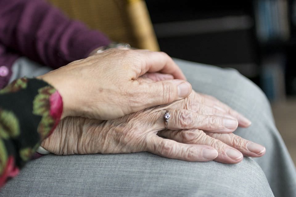 Com envelhecimento de mães, filhos retribuem cuidados e dedicação