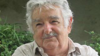 Não deveriam ficar na frente dos blindados, diz Mujica sobre venezuelanos