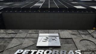 Trabalhadores da Petrobras em Montevidéu aprovam greve geral